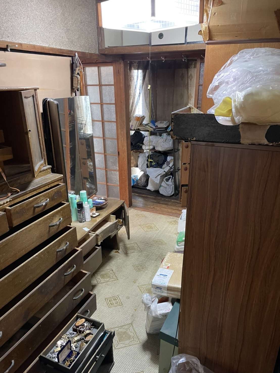 大阪府枚方市にて無料見積もり後、家財処分を行わせていただきました。